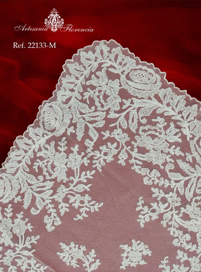 Mantilla de Media Luna