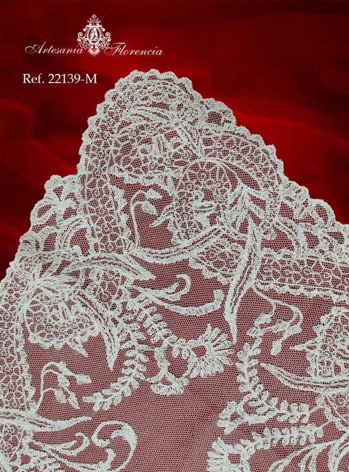 Mantilla de Media Luna