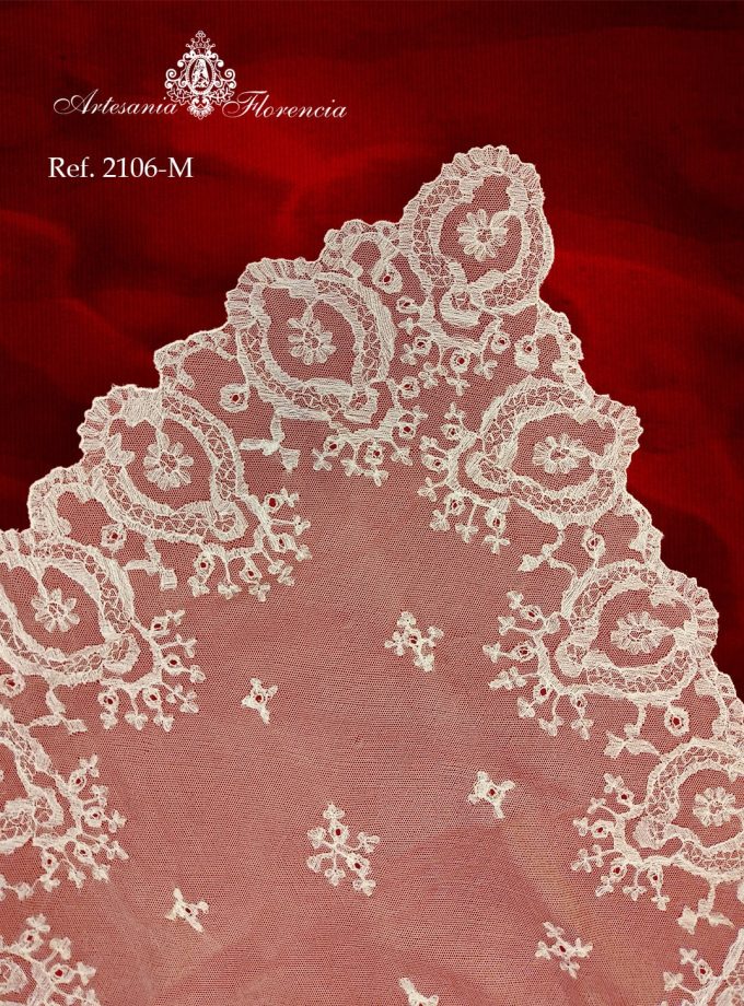 Mantilla de Media Luna