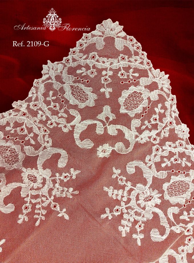 Mantilla de Media Luna